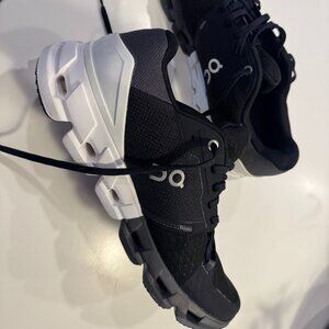 On Cloudflyer 4 Black - MENS 10